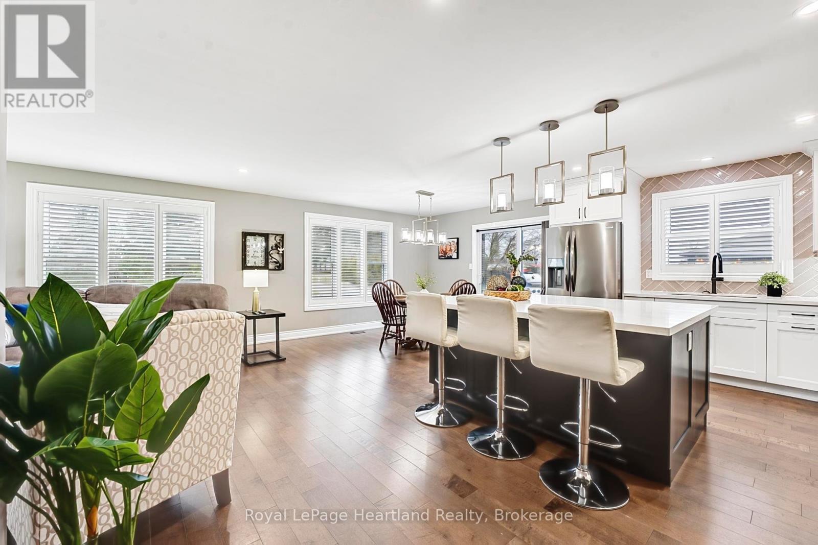 20 Crawford Street, North Huron, Ontario  N0G 2W0 - Photo 5 - X12950760