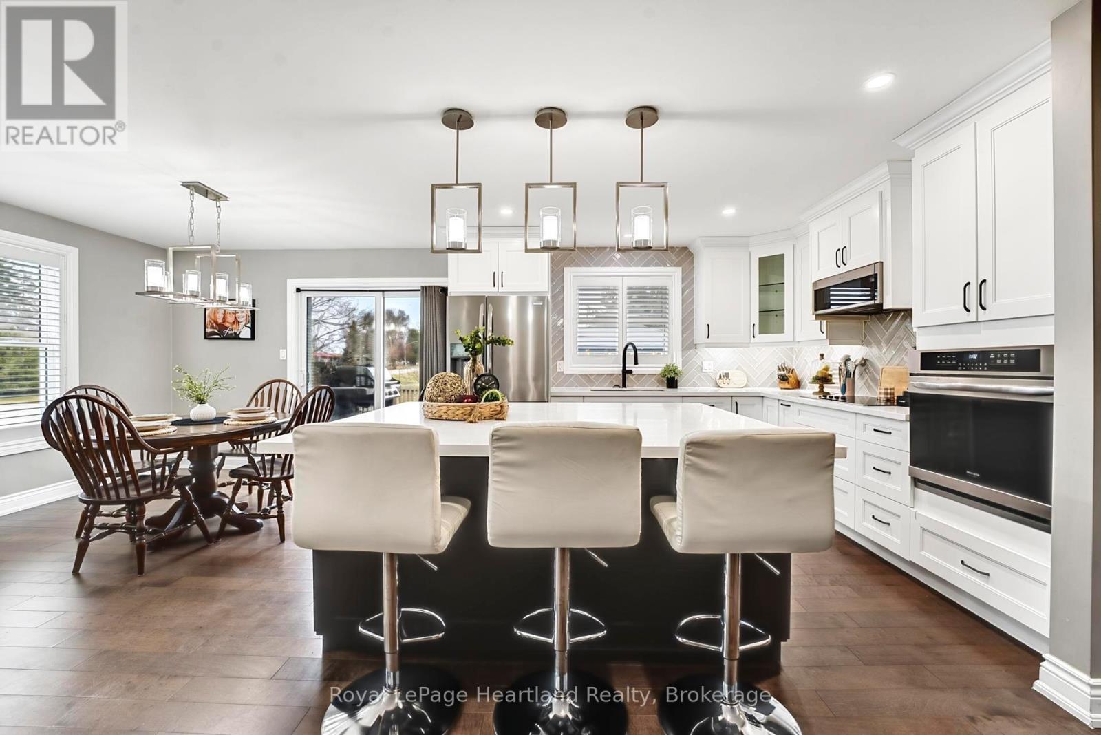 20 Crawford Street, North Huron, Ontario  N0G 2W0 - Photo 6 - X12950760