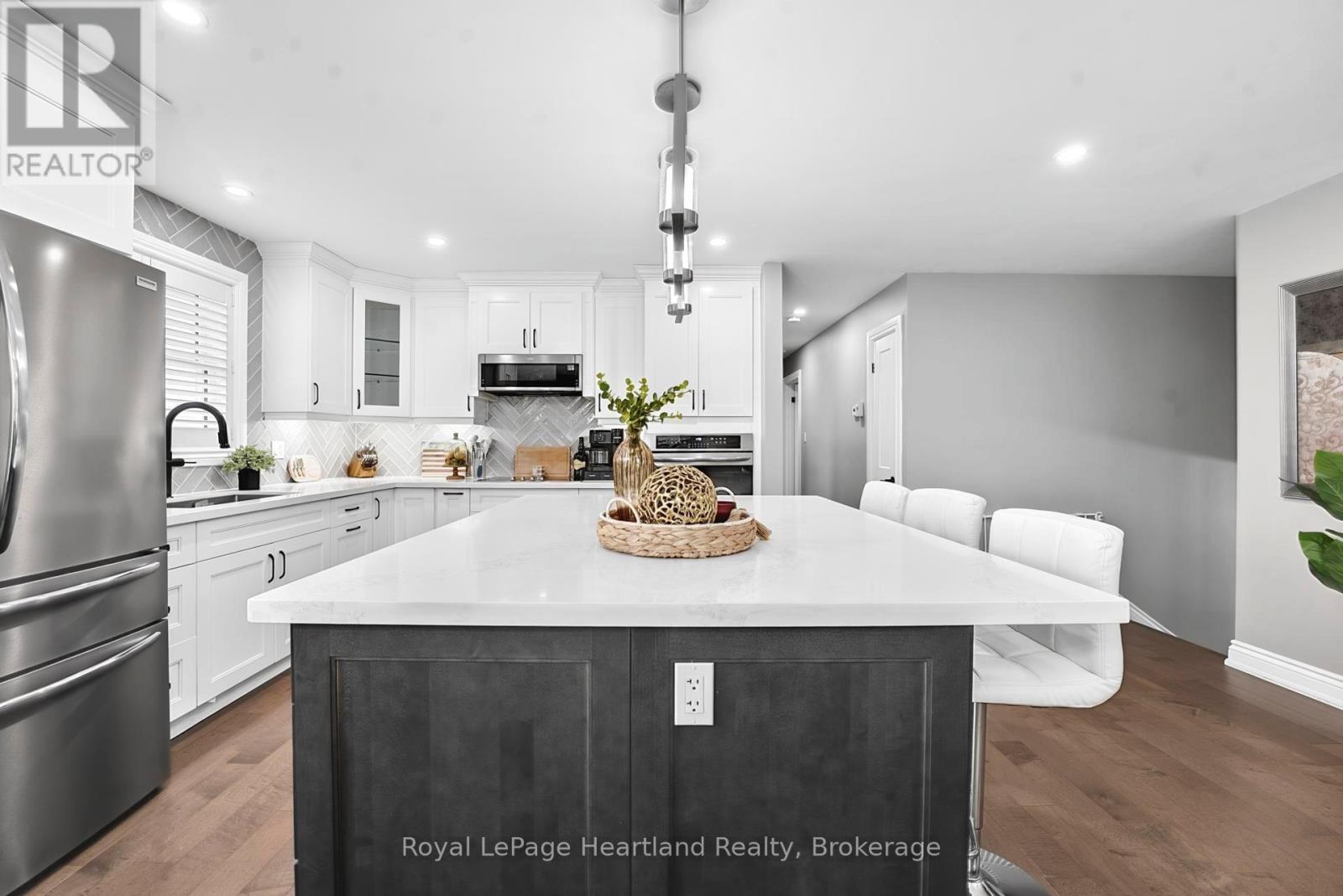 20 Crawford Street, North Huron, Ontario  N0G 2W0 - Photo 9 - X12950760