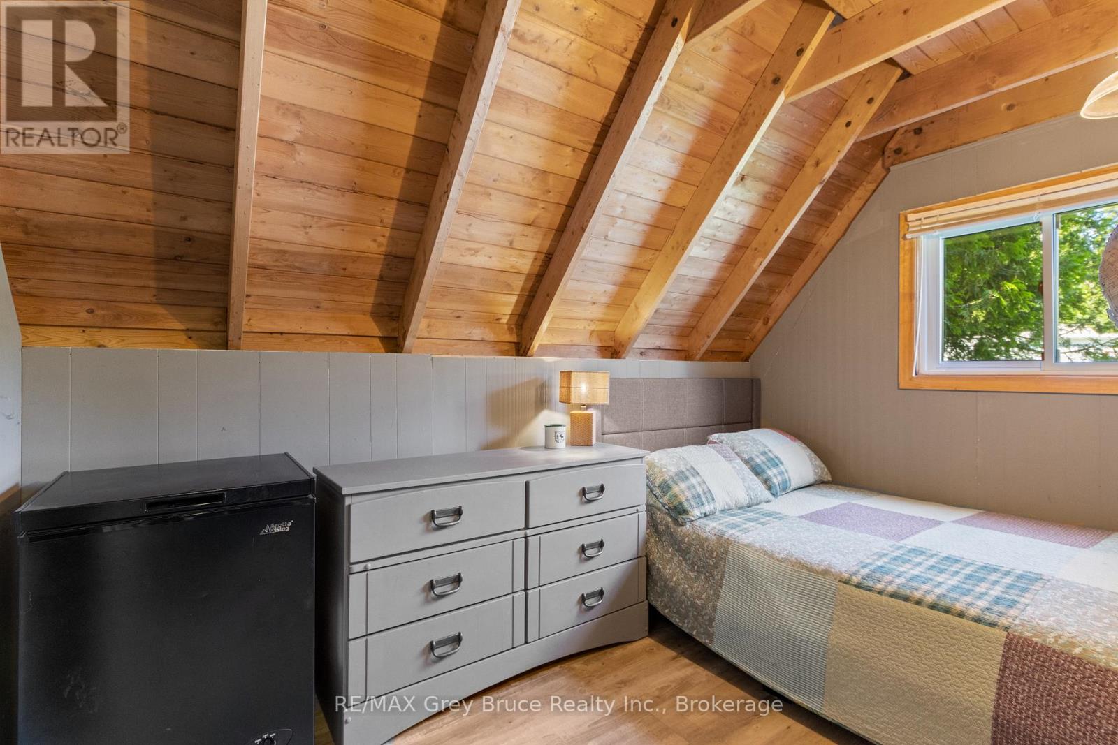 40 Aberdeen Avenue, Northern Bruce Peninsula, Ontario  N0H 2T0 - Photo 18 - X12950796