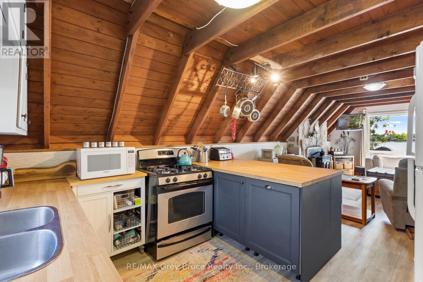 40 Aberdeen Avenue, Northern Bruce Peninsula, Ontario  N0H 2T0 - Photo 22 - X12950796