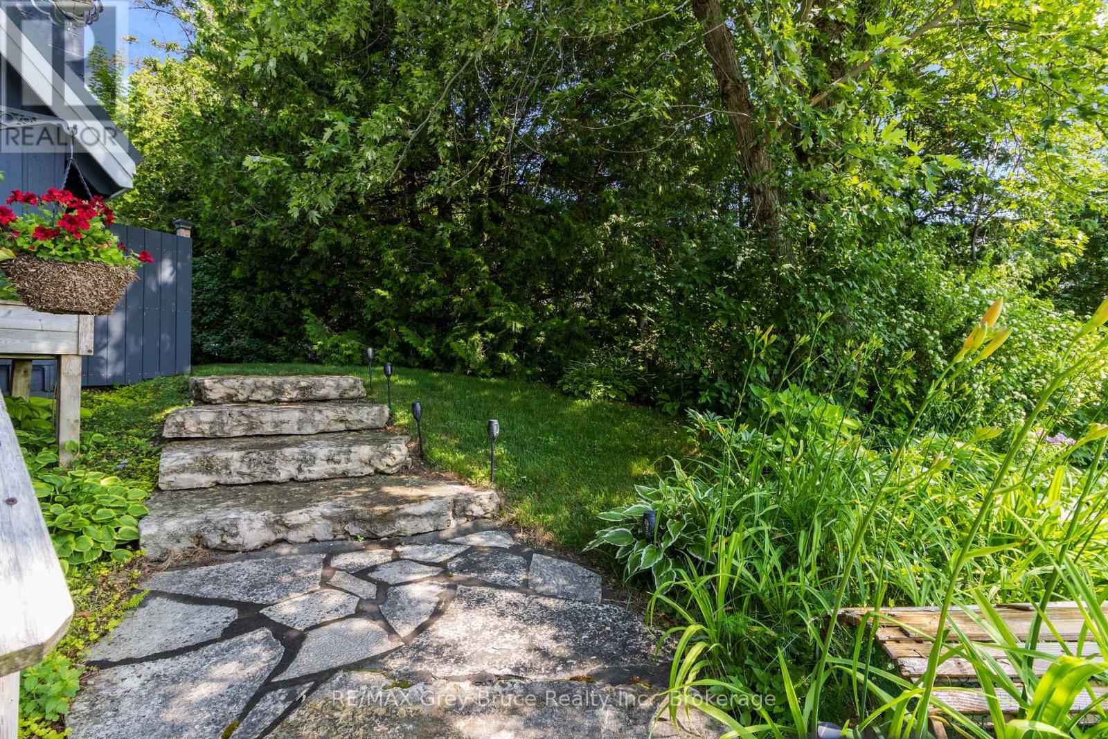 40 Aberdeen Avenue, Northern Bruce Peninsula, Ontario  N0H 2T0 - Photo 26 - X12950796