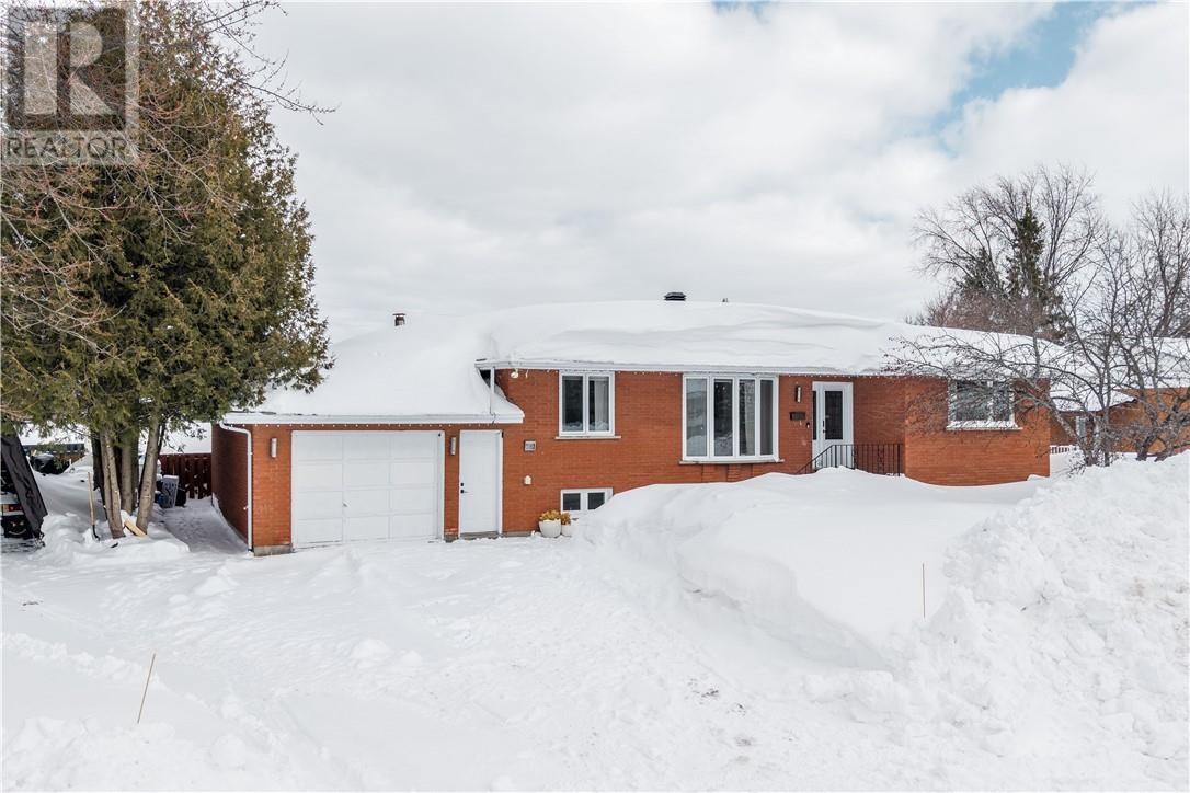 3182 Leo Avenue, Val Caron, Ontario  P3N 1B7 - Photo 2 - 2126978