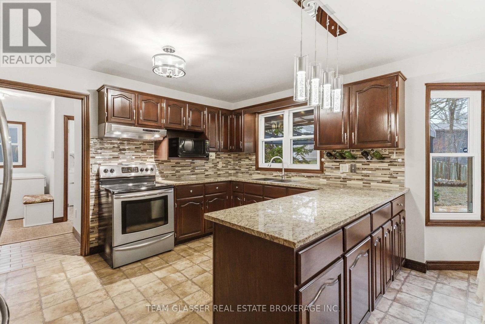 86 Blackburn Crescent, Middlesex Centre, Ontario  N0L 1R0 - Photo 13 - X12910358