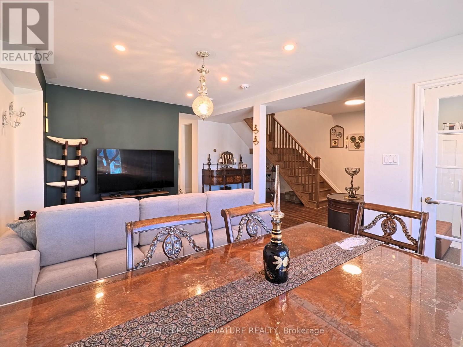 94 Meighen Avenue, Toronto, Ontario  M4B 2H7 - Photo 12 - E12867244