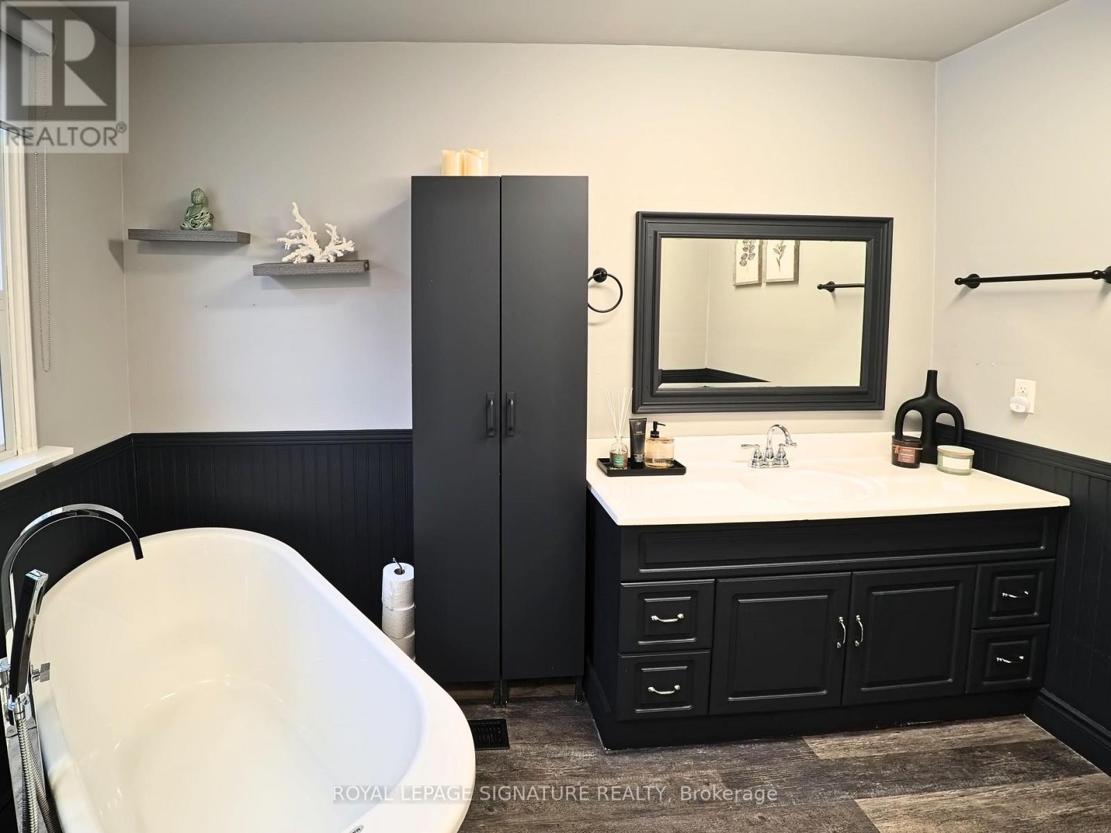 94 Meighen Avenue, Toronto, Ontario  M4B 2H7 - Photo 17 - E12867244