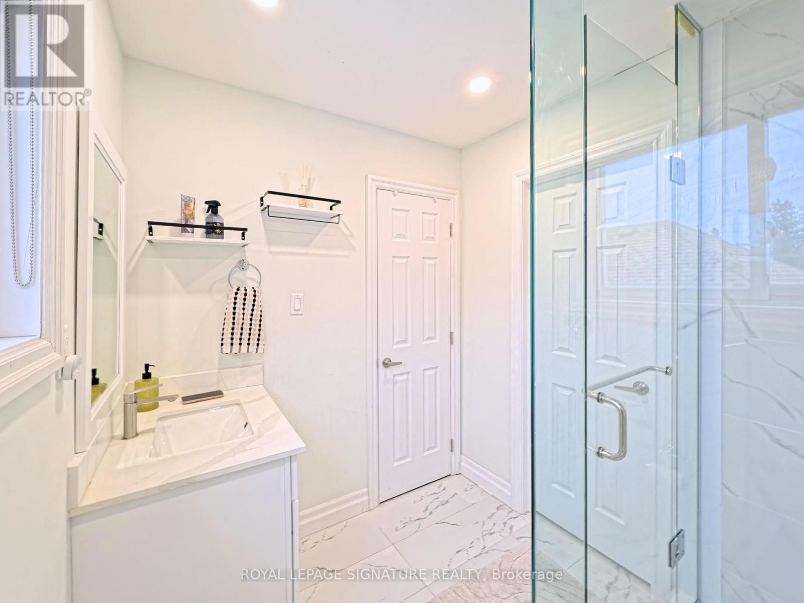 94 Meighen Avenue, Toronto, Ontario  M4B 2H7 - Photo 25 - E12867244