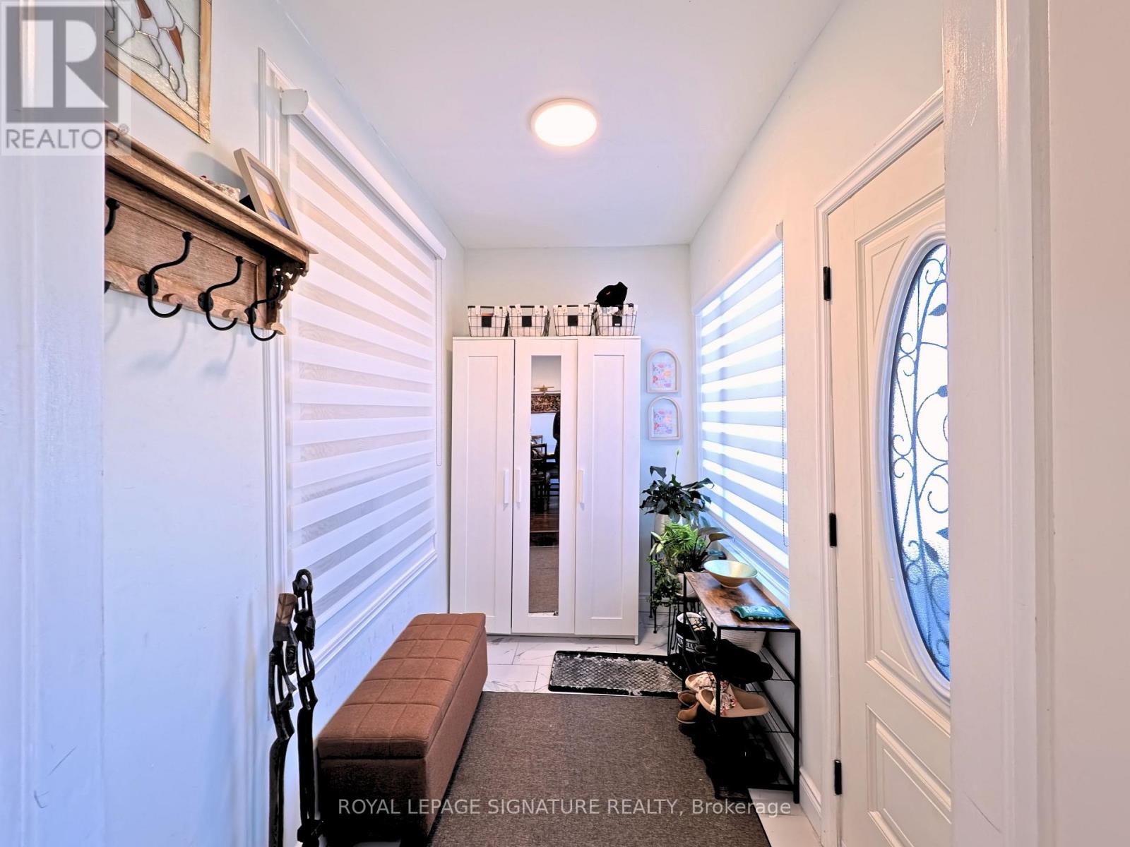 94 Meighen Avenue, Toronto, Ontario  M4B 2H7 - Photo 2 - E12867244