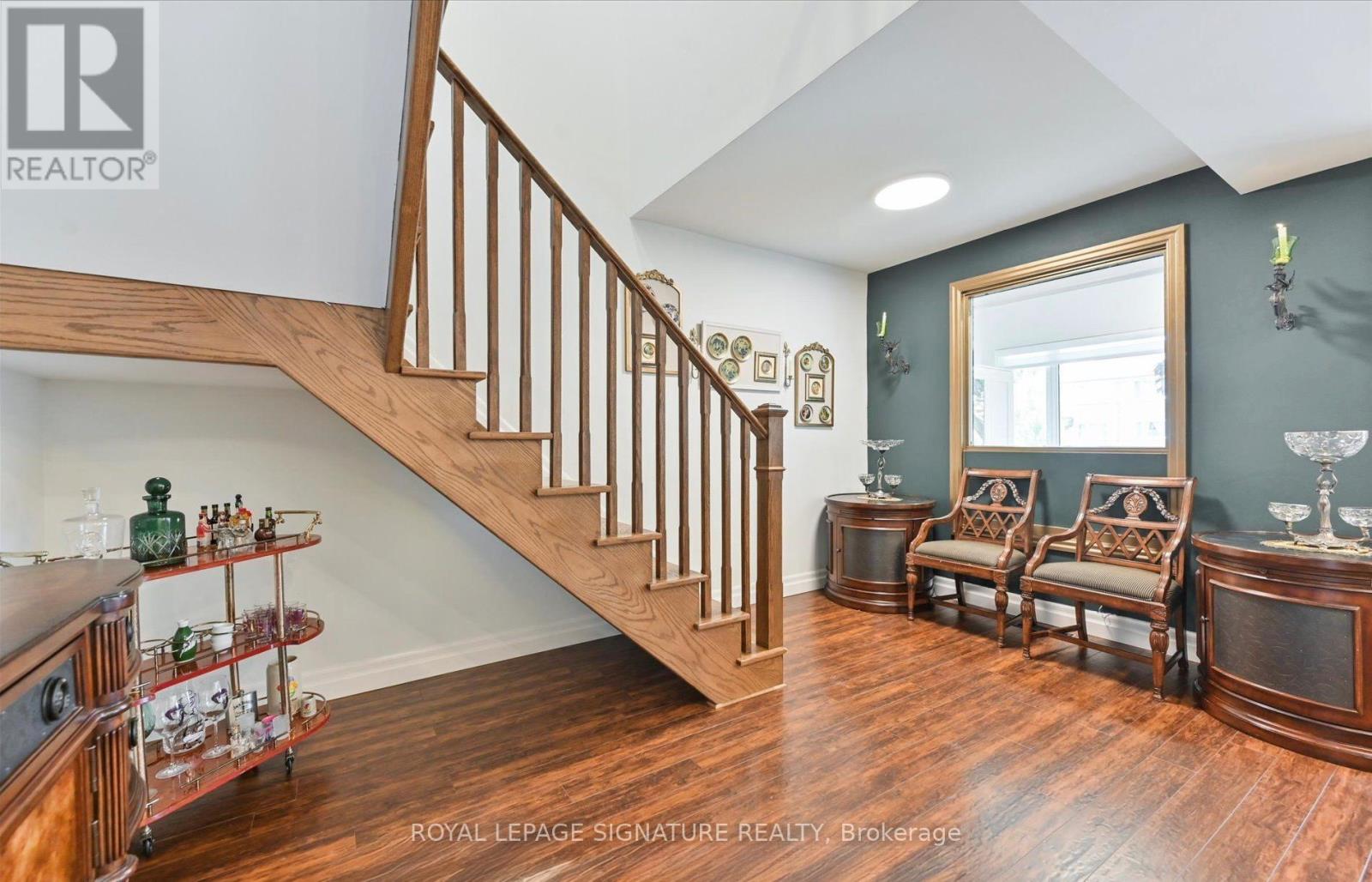 94 Meighen Avenue, Toronto, Ontario  M4B 2H7 - Photo 3 - E12867244