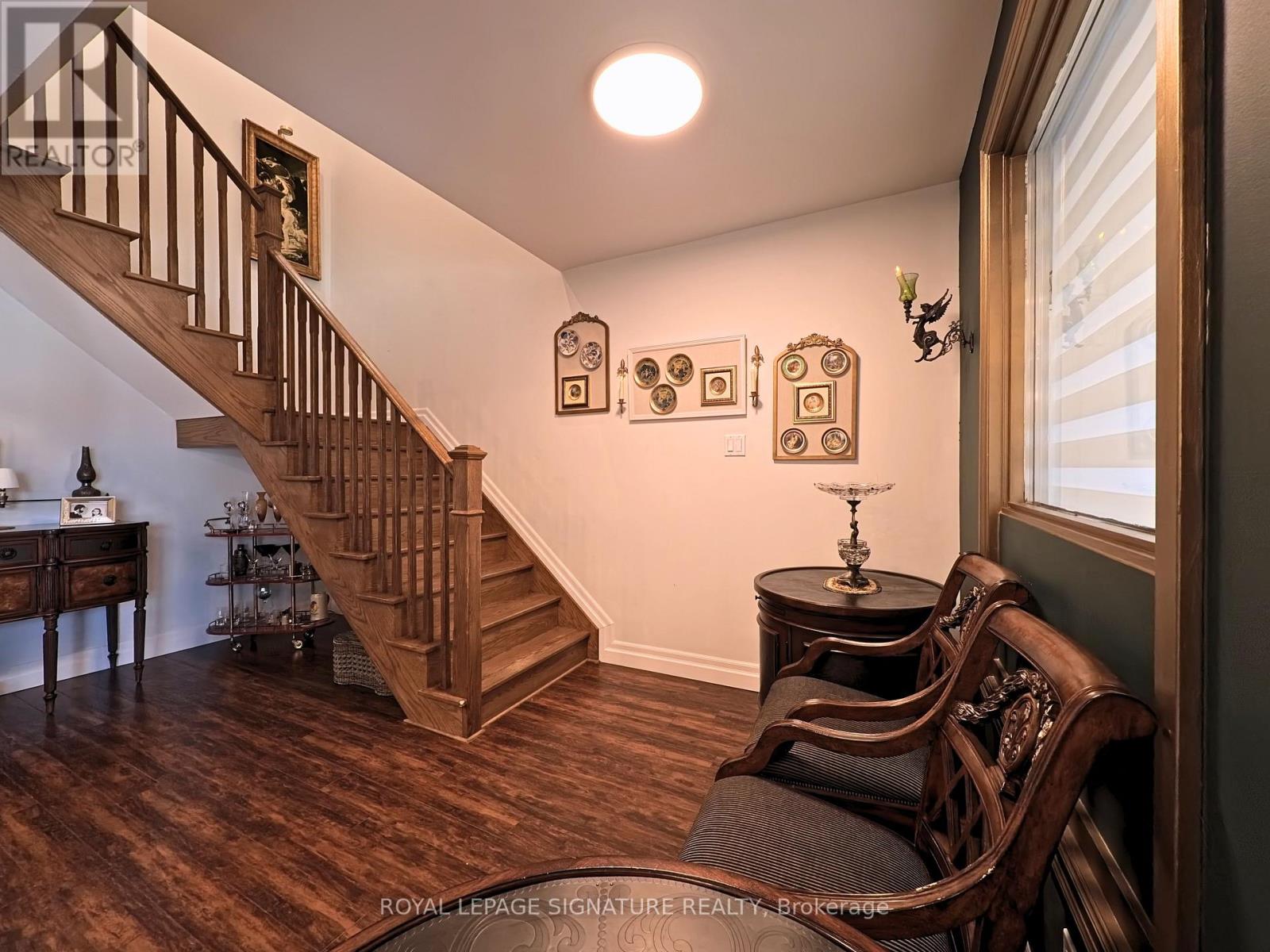 94 Meighen Avenue, Toronto, Ontario  M4B 2H7 - Photo 4 - E12867244