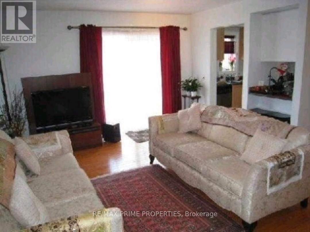 14 Forest Valley Road, Markham (Greensborough), Ontario  L6E 1T9 - Photo 4 - N12947592