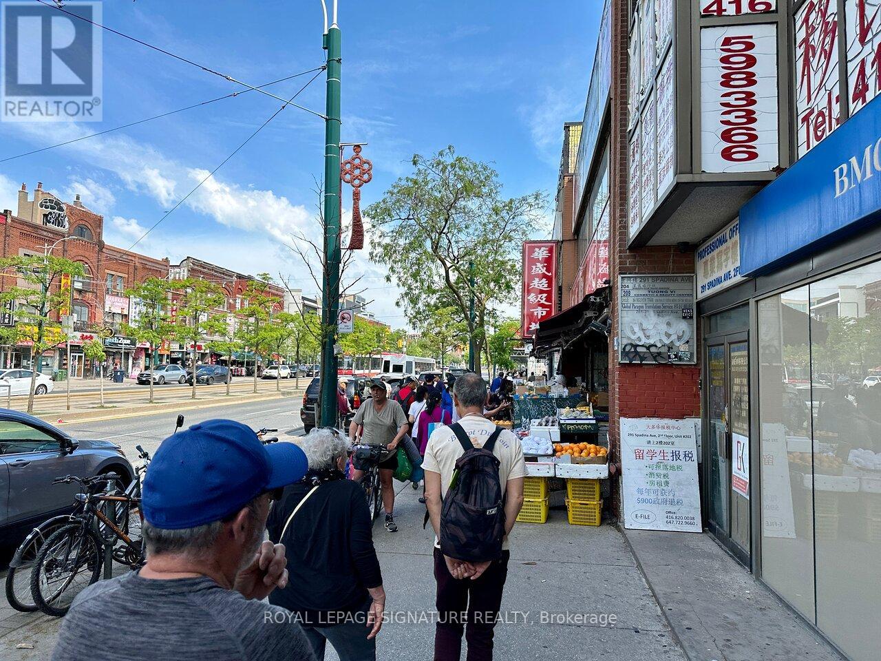 2 Glen Baillie Place N, Toronto, Ontario  M5T 1J5 - Photo 11 - C12950864