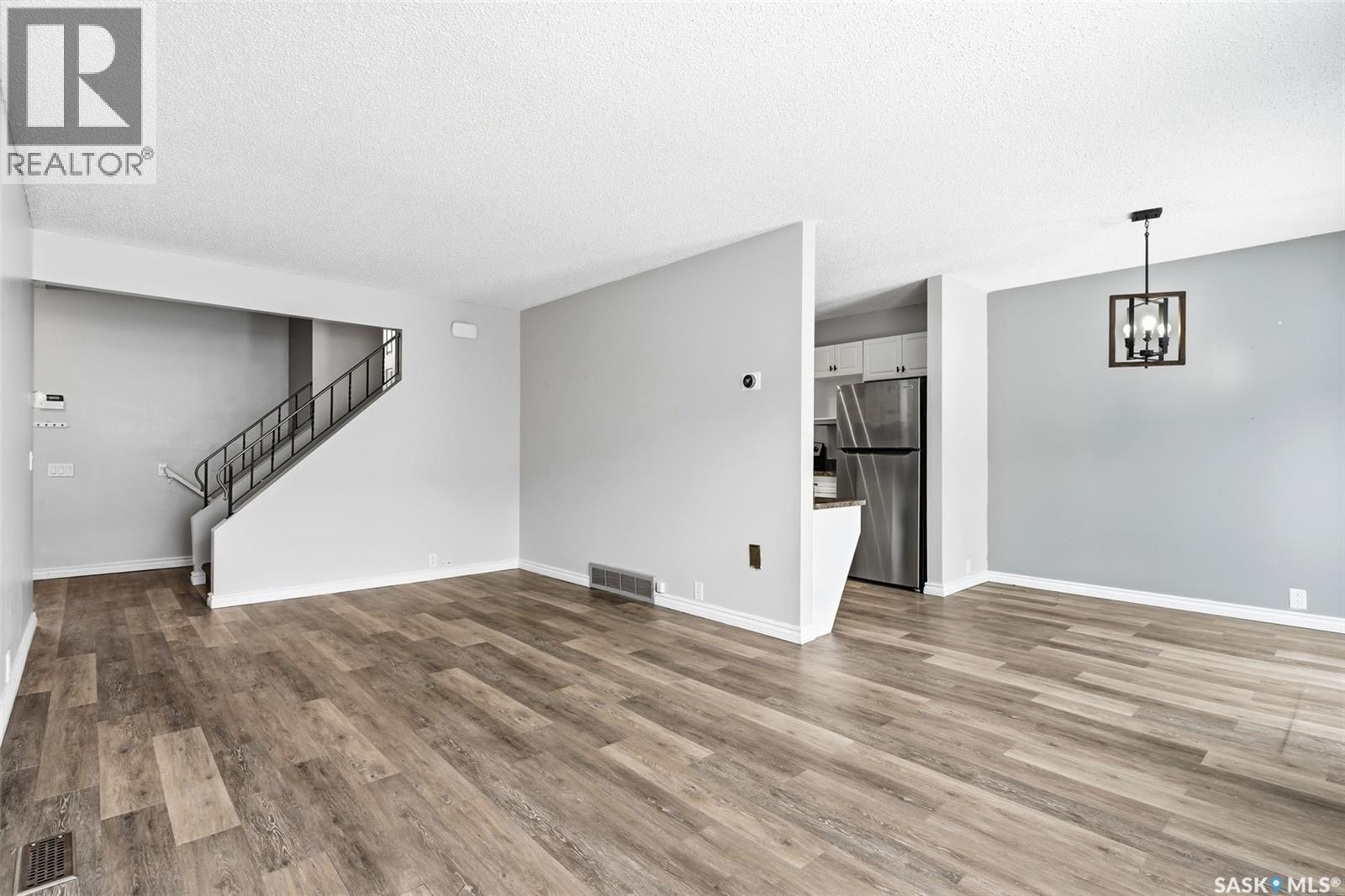 1130 12th Avenue N, Regina, Saskatchewan  S4R 7W7 - Photo 5 - SK031906