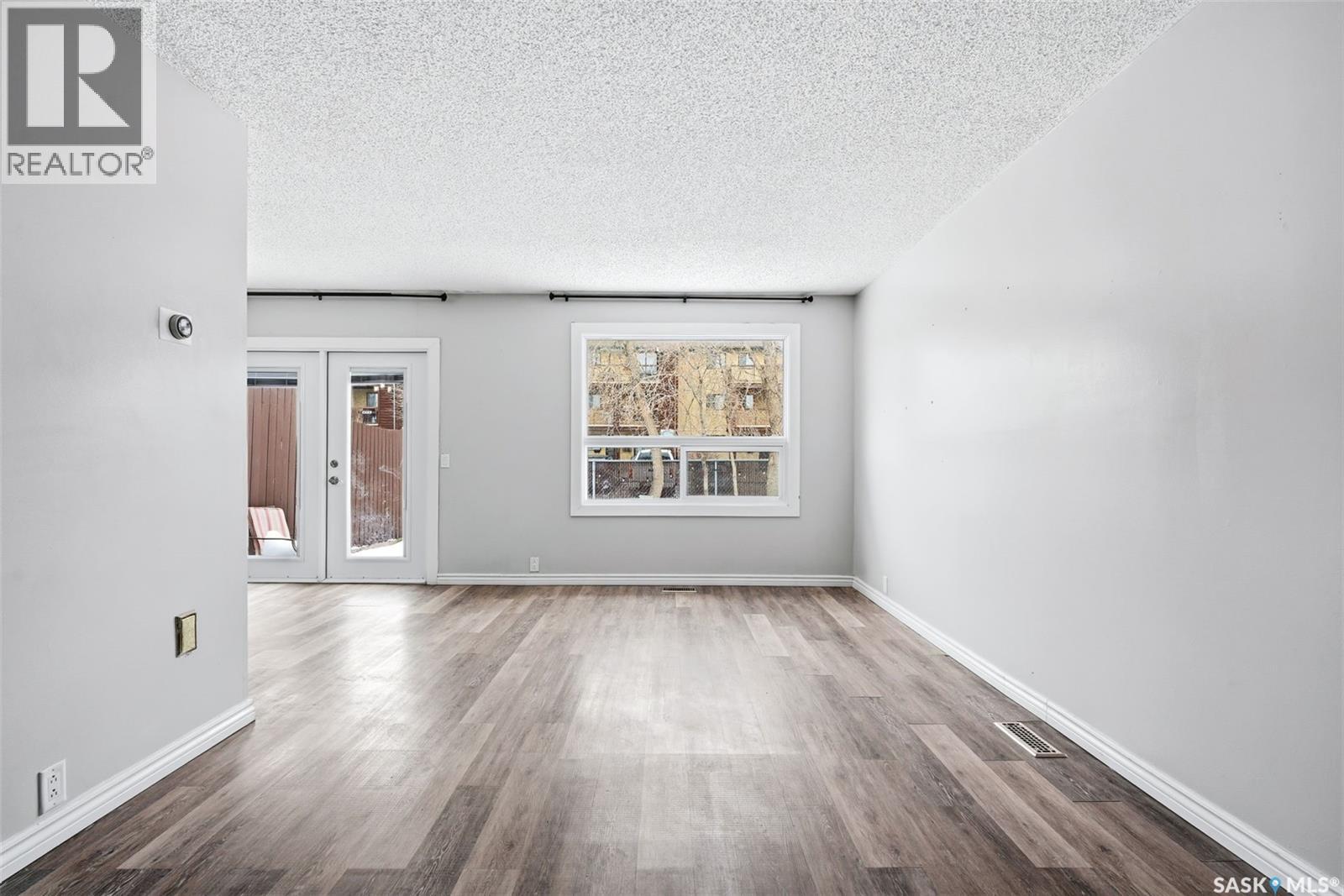 1130 12th Avenue N, Regina, Saskatchewan  S4R 7W7 - Photo 6 - SK031906