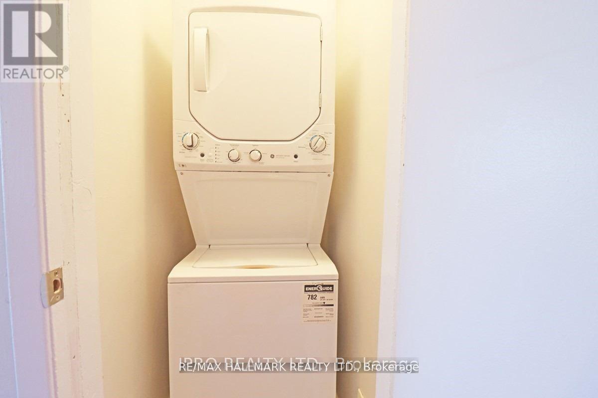 1237e Woodbine Avenue, Toronto, Ontario  M4C 4E5 - Photo 15 - E12950794