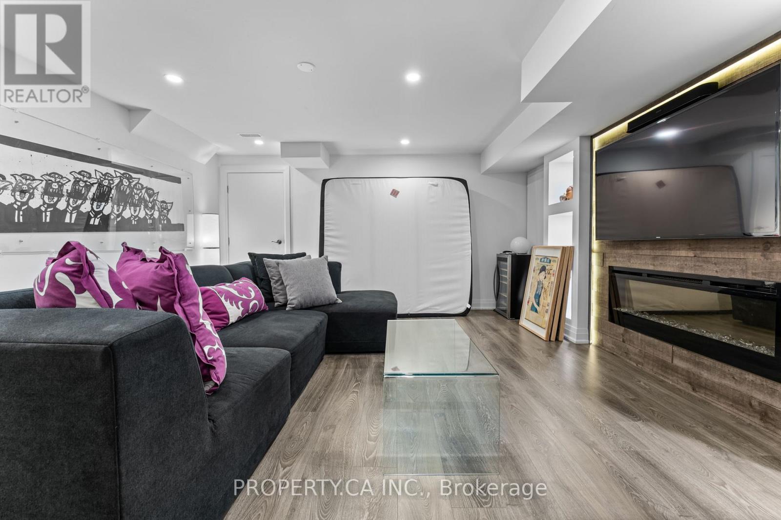 55 Northern Dancer Boulevard, Toronto, Ontario  M4L 2G6 - Photo 34 - E12950868