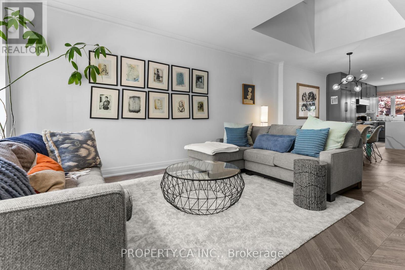 55 Northern Dancer Boulevard, Toronto, Ontario  M4L 2G6 - Photo 4 - E12950868