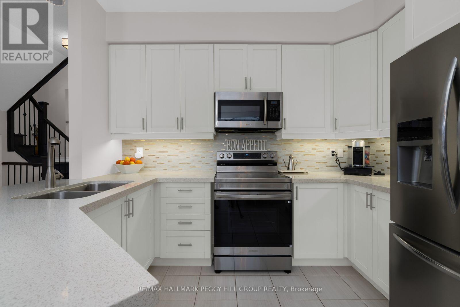 138 Mount Crescent, Essa, Ontario  L3W 0N1 - Photo 5 - N12950774