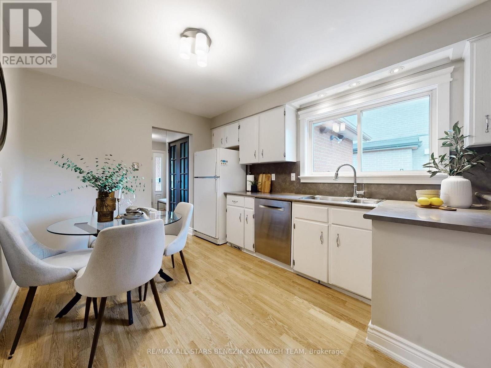 30 Sir Caradoc Place, Markham, Ontario  L3P 2X6 - Photo 6 - N12950798