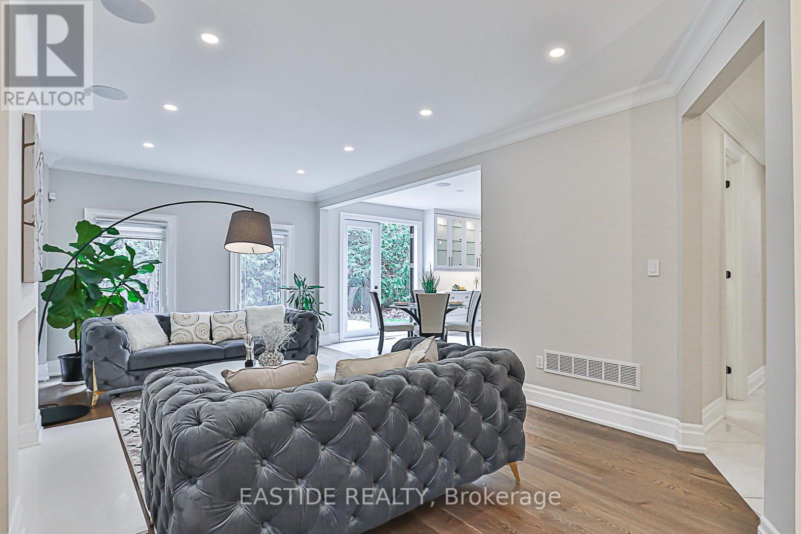 11 Gatcombe Circle, Richmond Hill, Ontario  L4C 9P4 - Photo 12 - N12950808