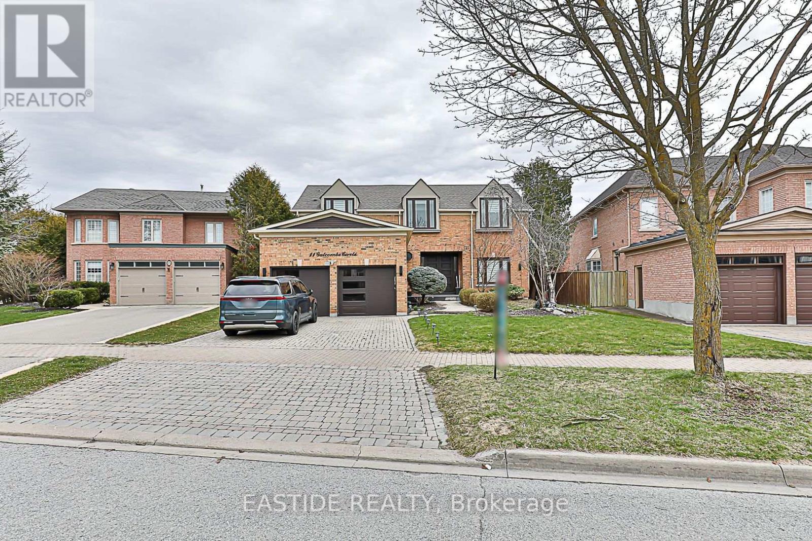 11 Gatcombe Circle, Richmond Hill, Ontario  L4C 9P4 - Photo 2 - N12950808