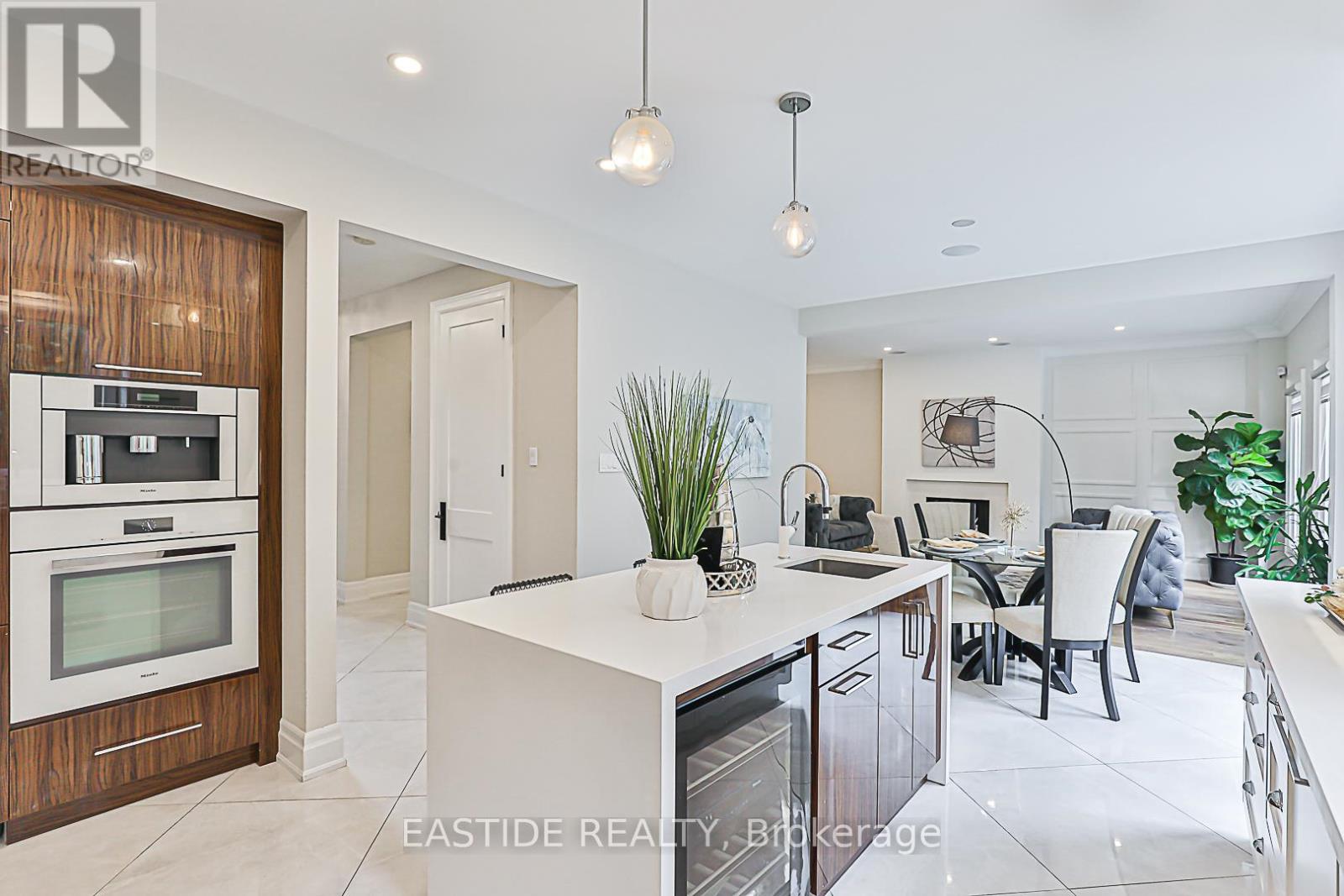 11 Gatcombe Circle, Richmond Hill, Ontario  L4C 9P4 - Photo 21 - N12950808