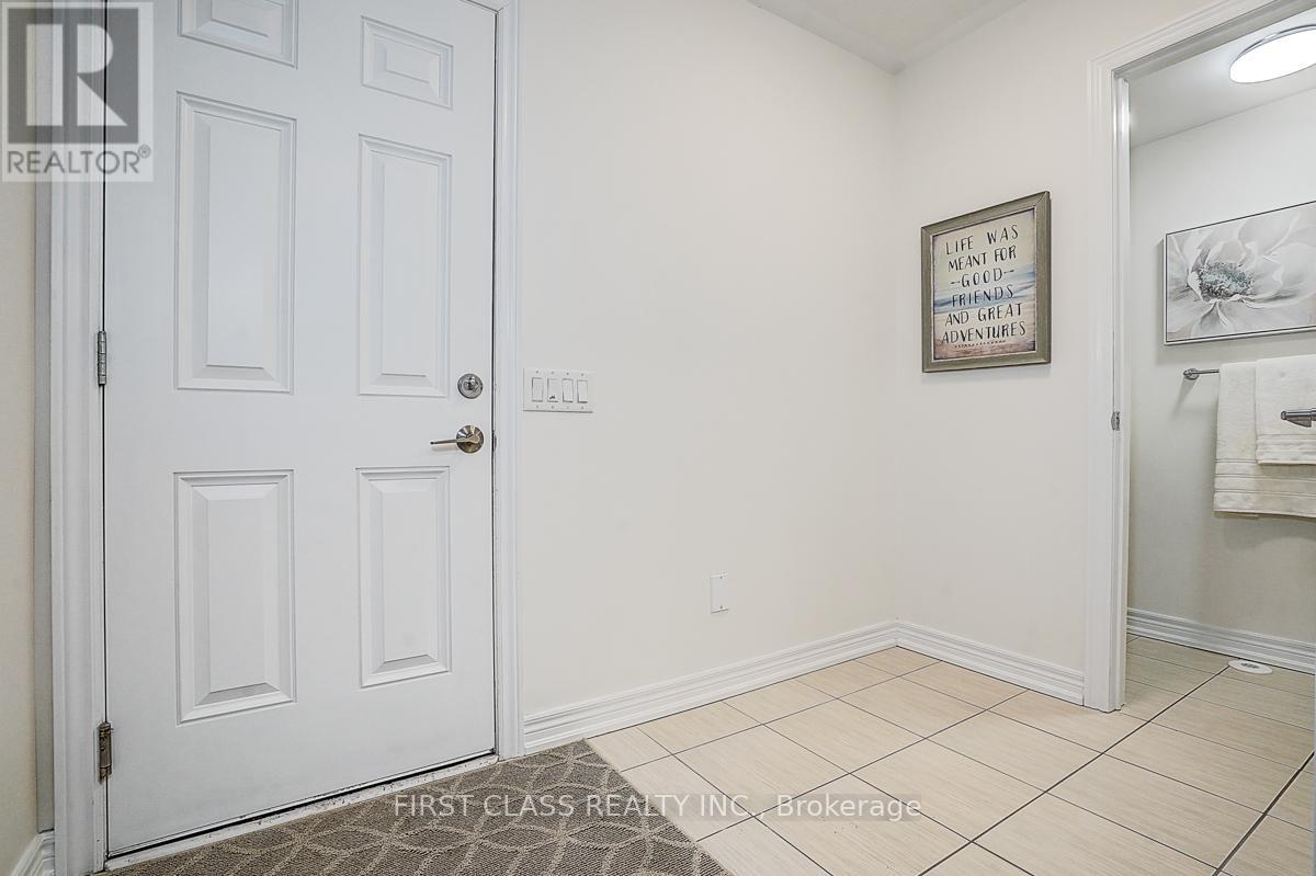 5303 Major Mackenzie Drive E, Markham, Ontario  L6C 0N3 - Photo 6 - N12950892