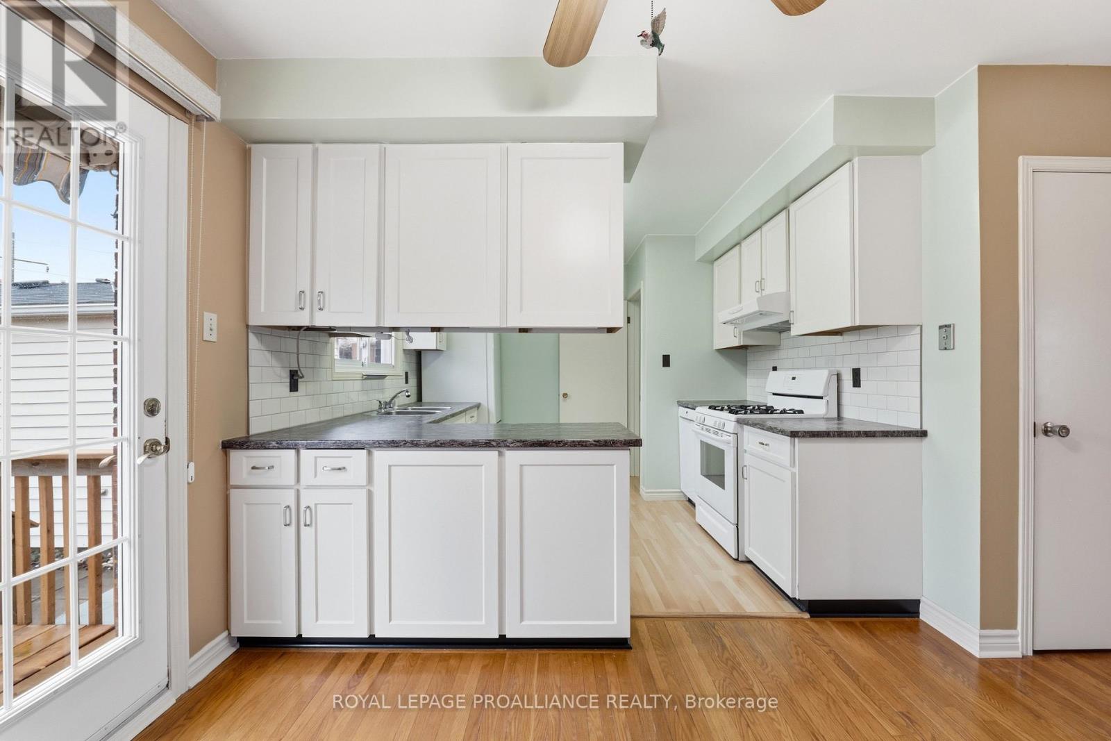 35 King George Square, Belleville, Ontario  K8P 2A7 - Photo 11 - X12949058