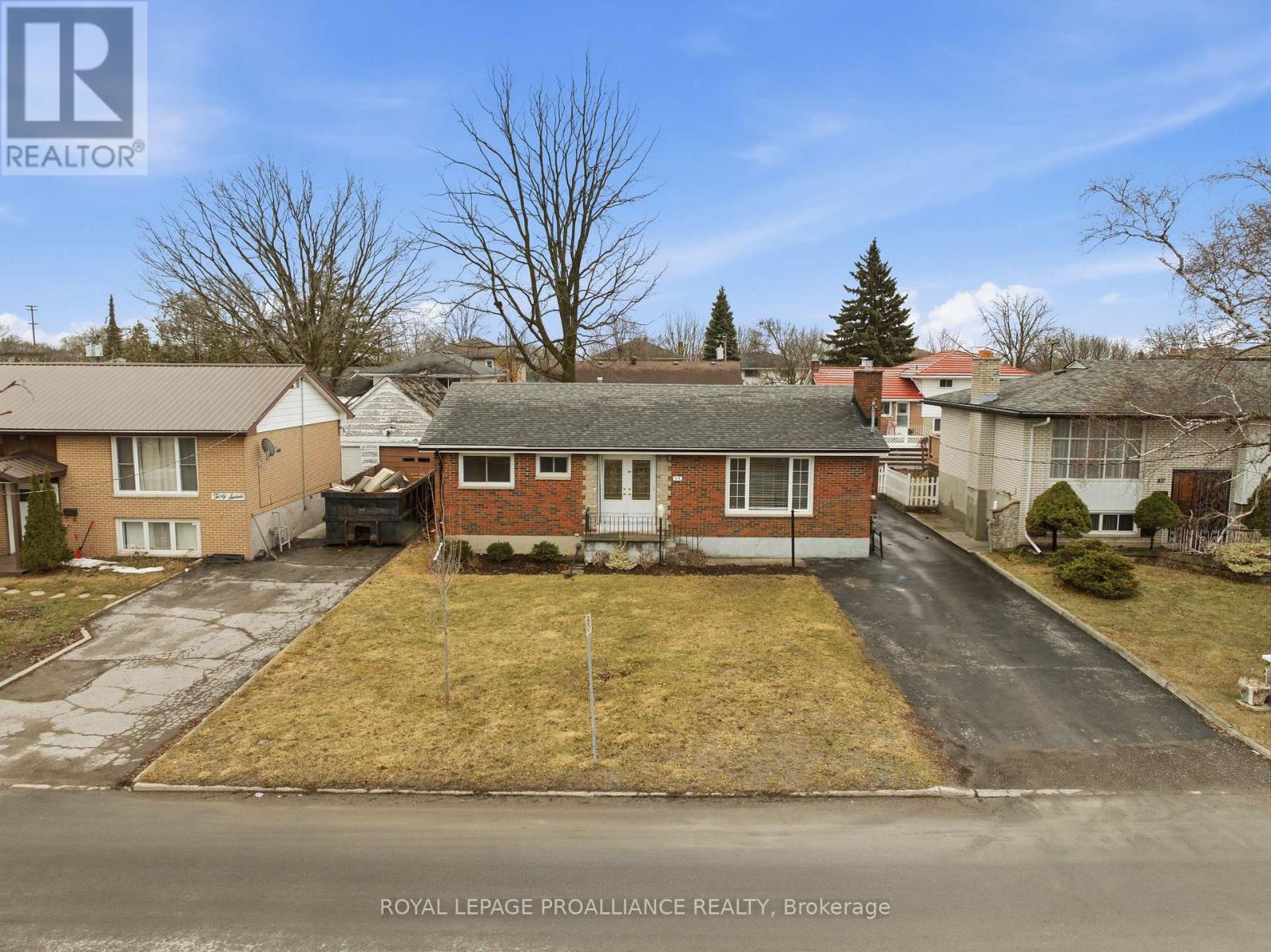 35 King George Square, Belleville, Ontario  K8P 2A7 - Photo 3 - X12949058