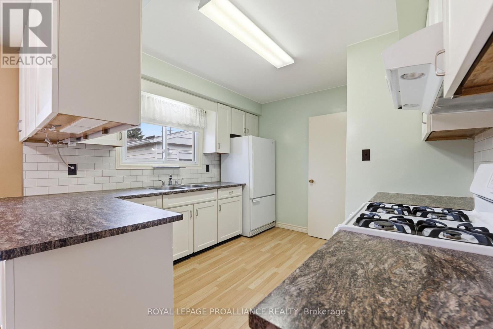 35 King George Square, Belleville, Ontario  K8P 2A7 - Photo 9 - X12949058