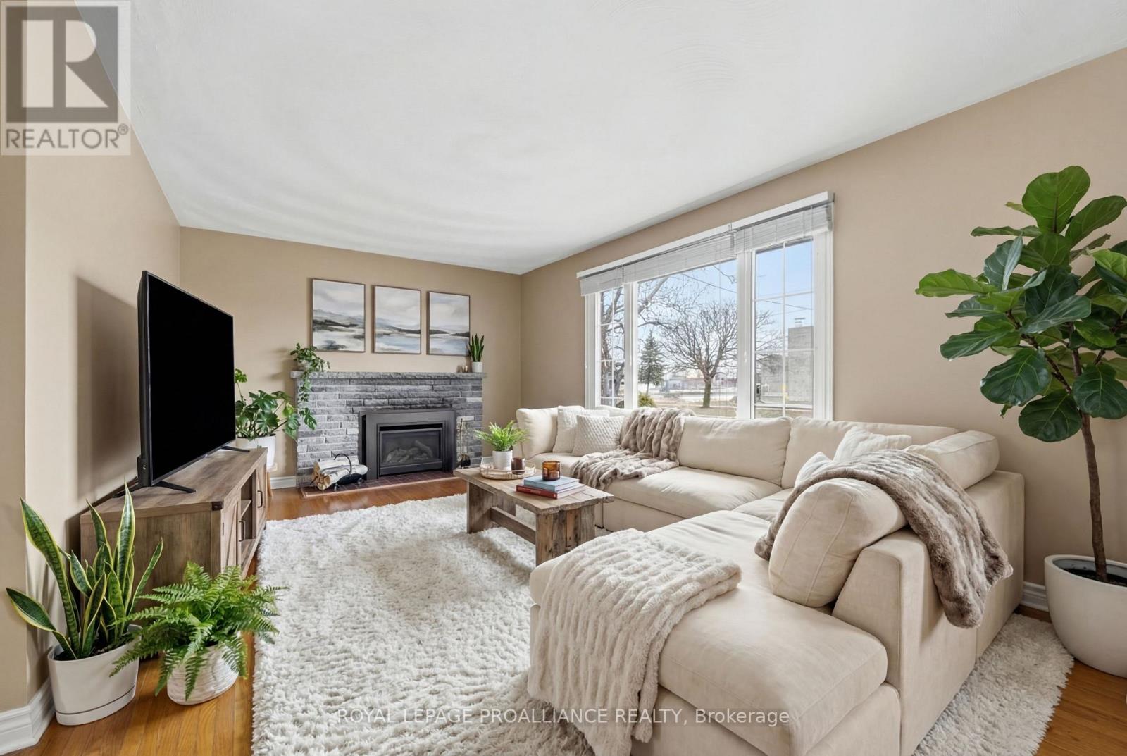 35 King George Square, Belleville, Ontario  K8P 2A7 - Photo 6 - X12949058