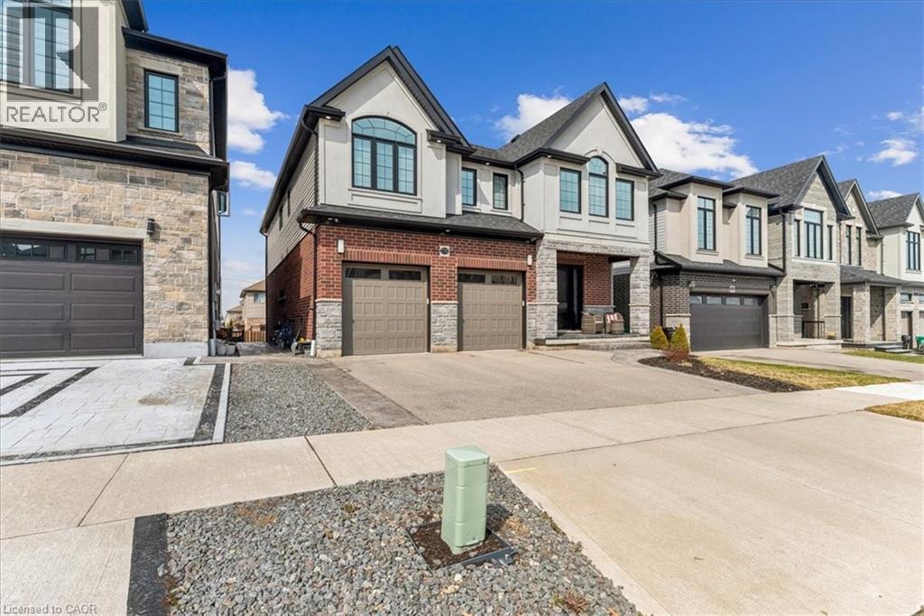 570 Bridgemill Crescent, Kitchener, Ontario  N2A 0K3 - Photo 2 - 40817234