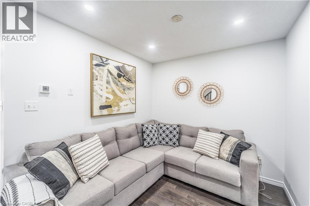 203 Woodmeadow Court, Kitchener, Ontario  N2R 1W6 - Photo 5 - 40816870