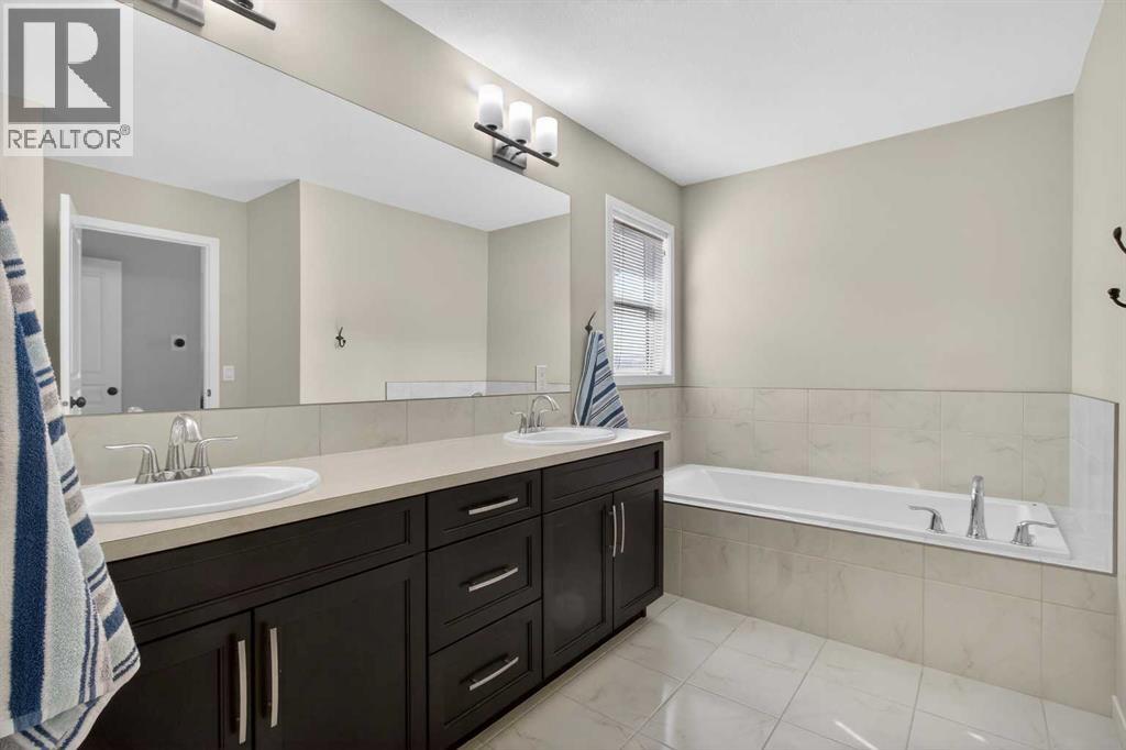 342 Reunion Green NW, Airdrie, Alberta  T4B 3W5 - Photo 31 - A2292845