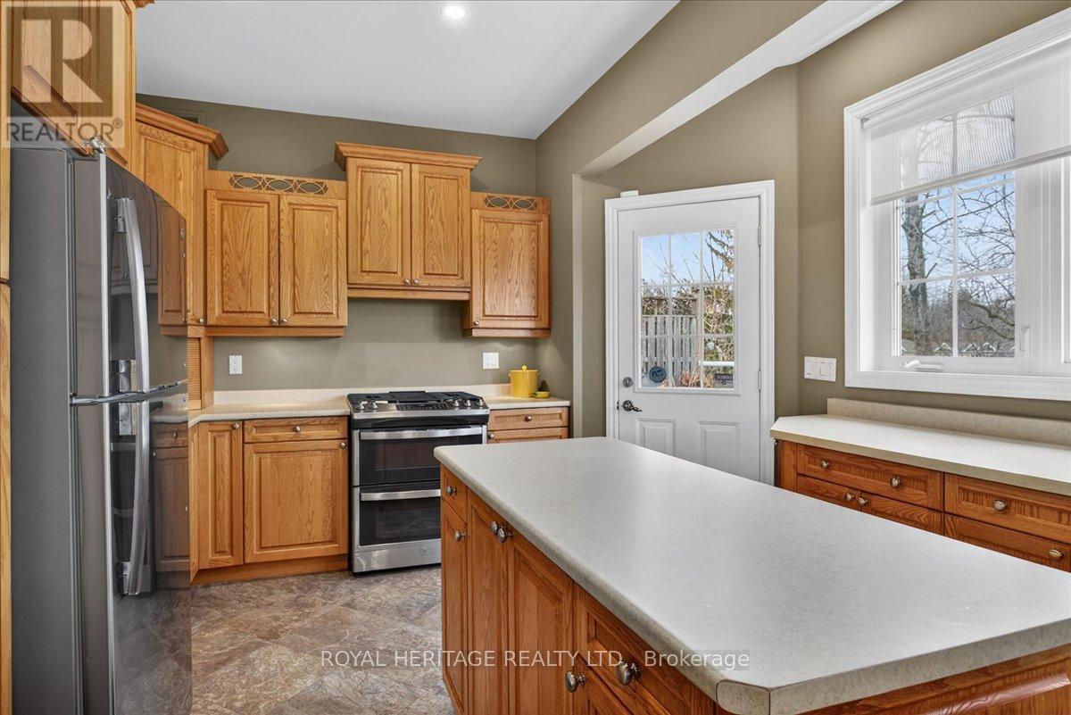 4 Kennedy Drive, Kawartha Lakes, Ontario  K0M 1N0 - Photo 12 - X12951282