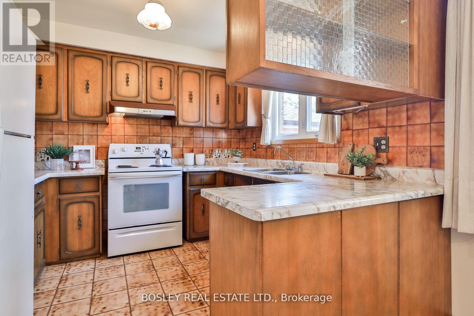 61 Bartel Drive, Toronto, Ontario  M3N 1C8 - Photo 13 - W12950740