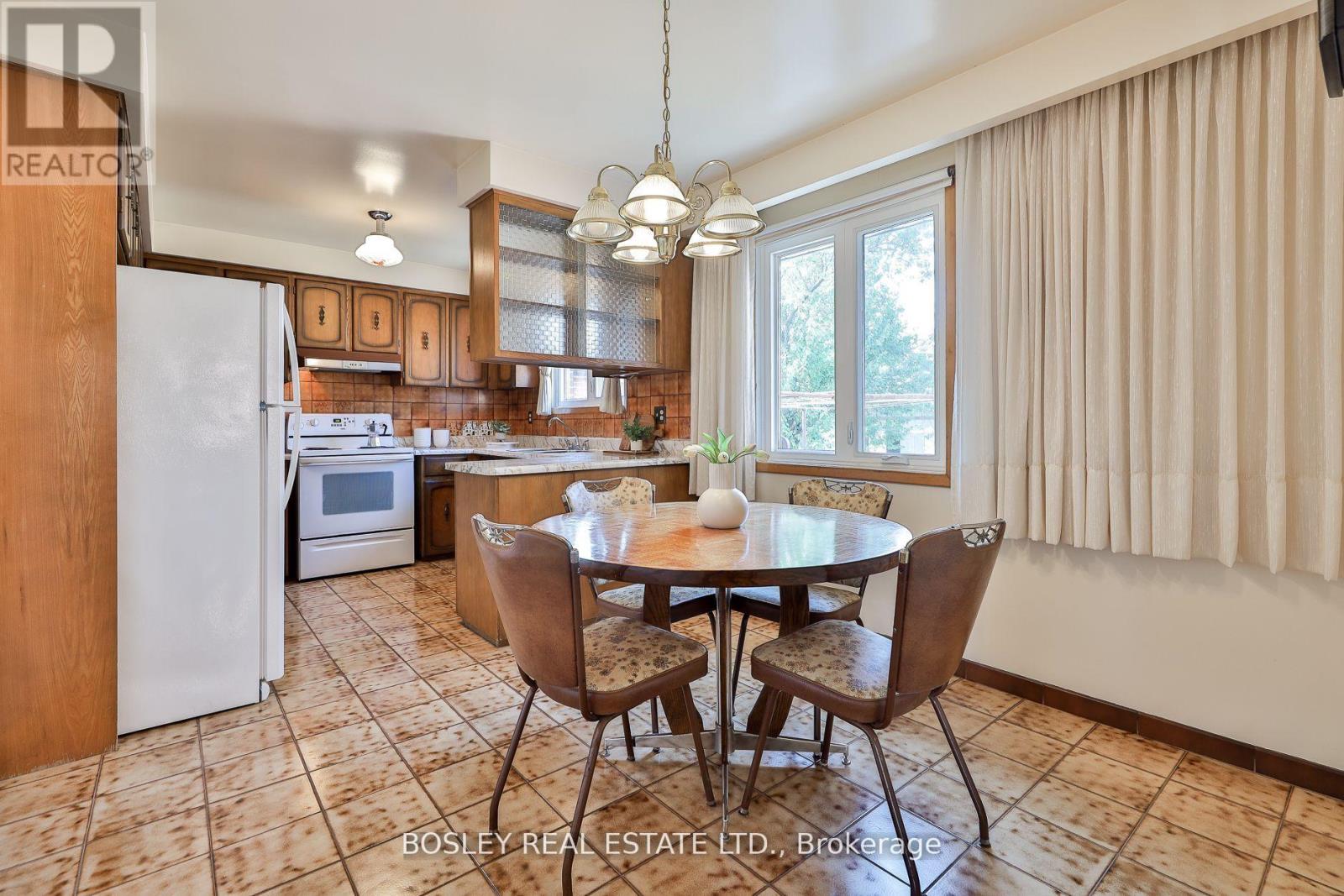 61 Bartel Drive, Toronto, Ontario  M3N 1C8 - Photo 14 - W12950740