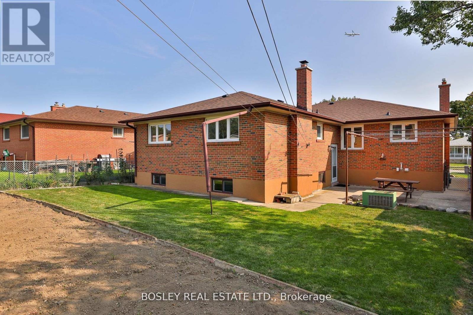 61 Bartel Drive, Toronto, Ontario  M3N 1C8 - Photo 35 - W12950740