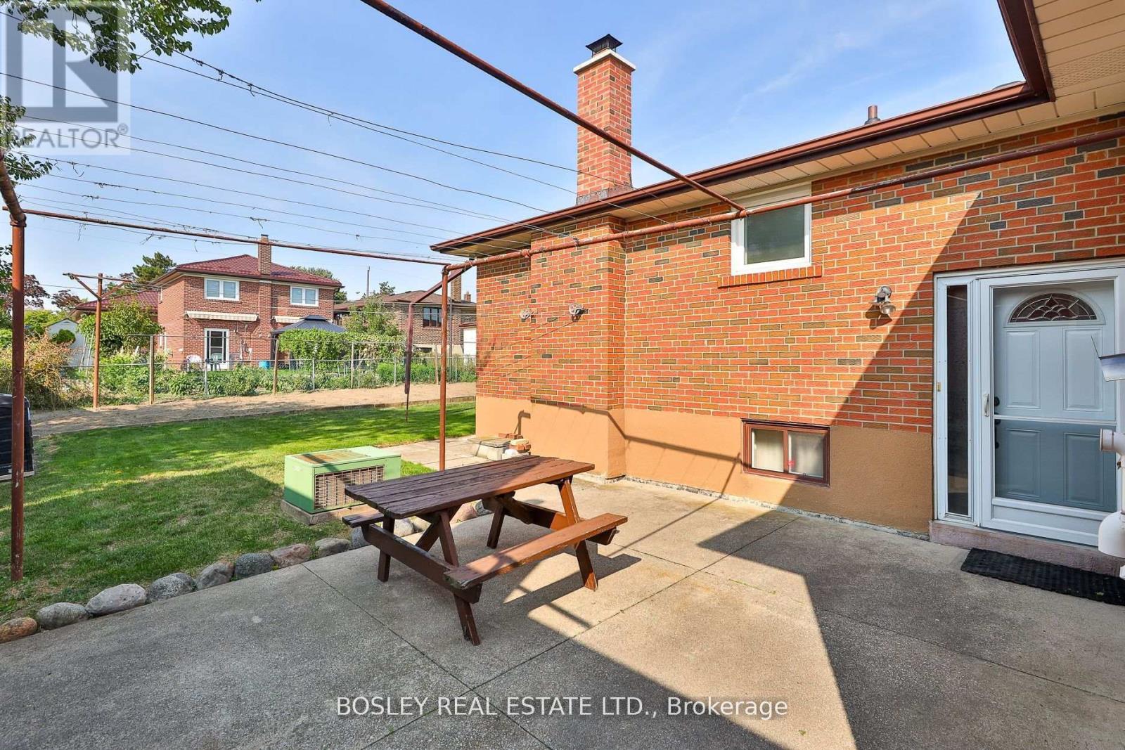 61 Bartel Drive, Toronto, Ontario  M3N 1C8 - Photo 39 - W12950740