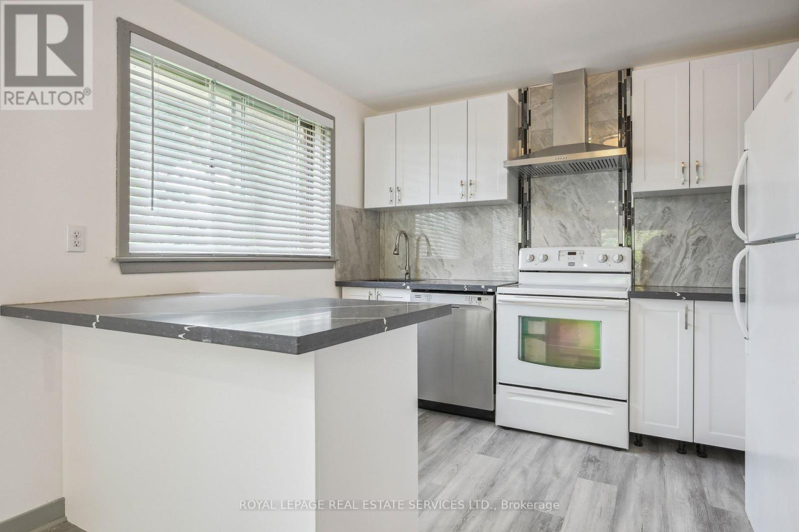 3 - 18 Thirty Third Street, Toronto, Ontario  M8W 3G9 - Photo 14 - W12950744