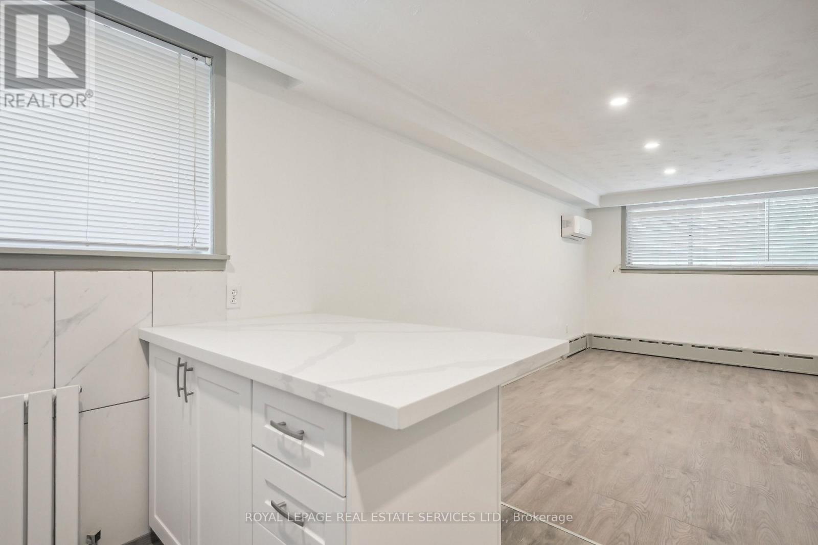 5 - 18 Thirty Third Street, Toronto, Ontario  M8W 3G9 - Photo 13 - W12950746