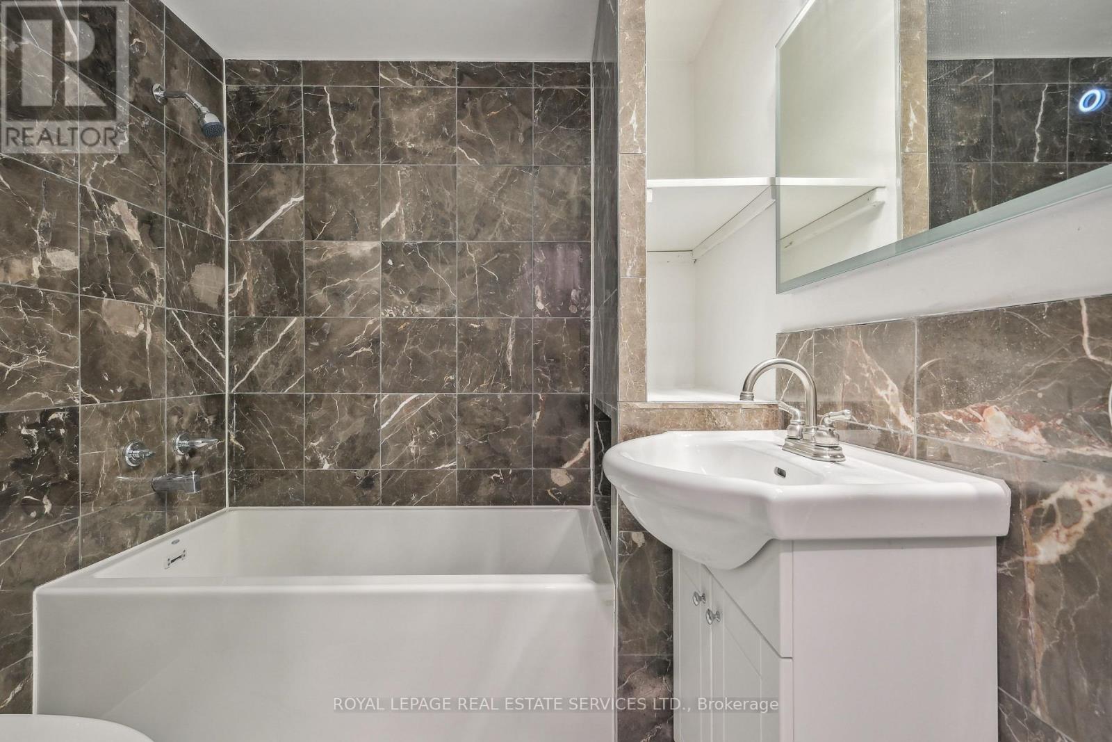 5 - 18 Thirty Third Street, Toronto, Ontario  M8W 3G9 - Photo 18 - W12950746