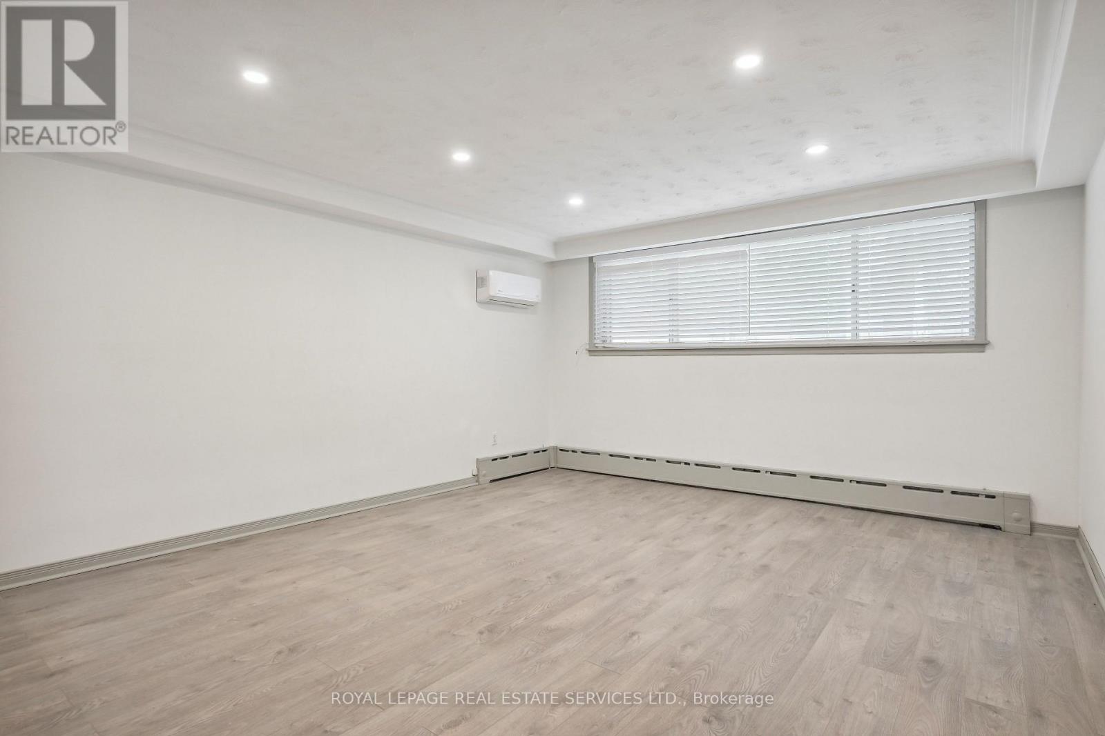 5 - 18 Thirty Third Street, Toronto, Ontario  M8W 3G9 - Photo 7 - W12950746