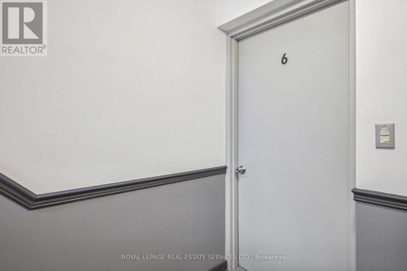 6 - 18 Thirty Third Street, Toronto, Ontario  M8W 3G9 - Photo 5 - W12950756