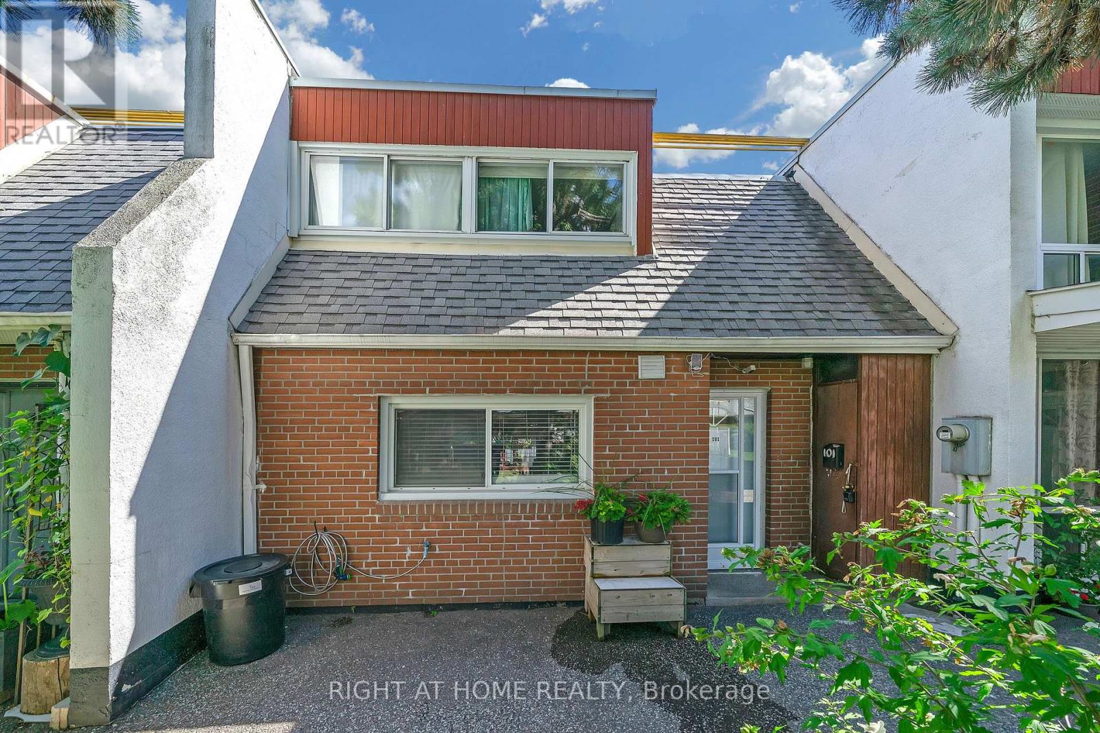 101 - 2901 JANE STREET, Toronto, Ontario