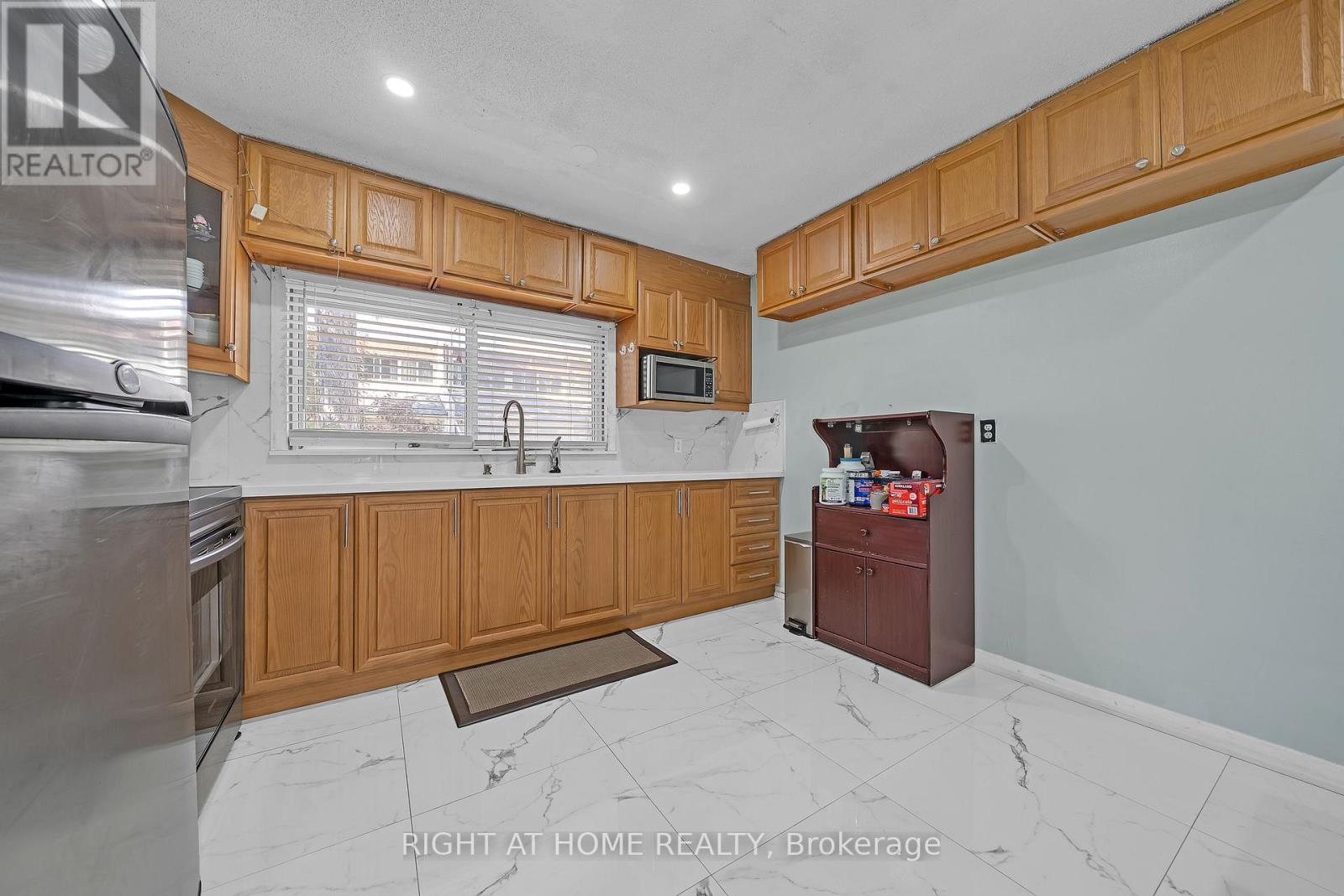 101 - 2901 Jane Street, Toronto, Ontario  M3N 2J8 - Photo 7 - W12950780