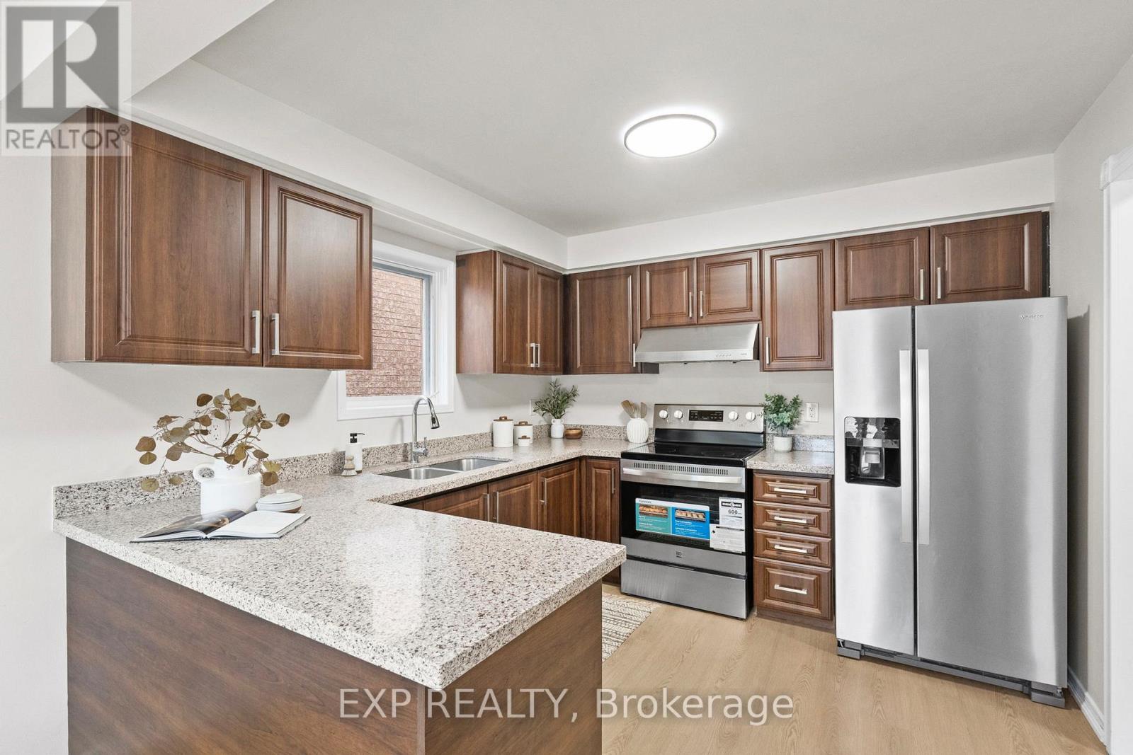 3365 Nutcracker Drive, Mississauga, Ontario  L5N 6E6 - Photo 4 - W12950804