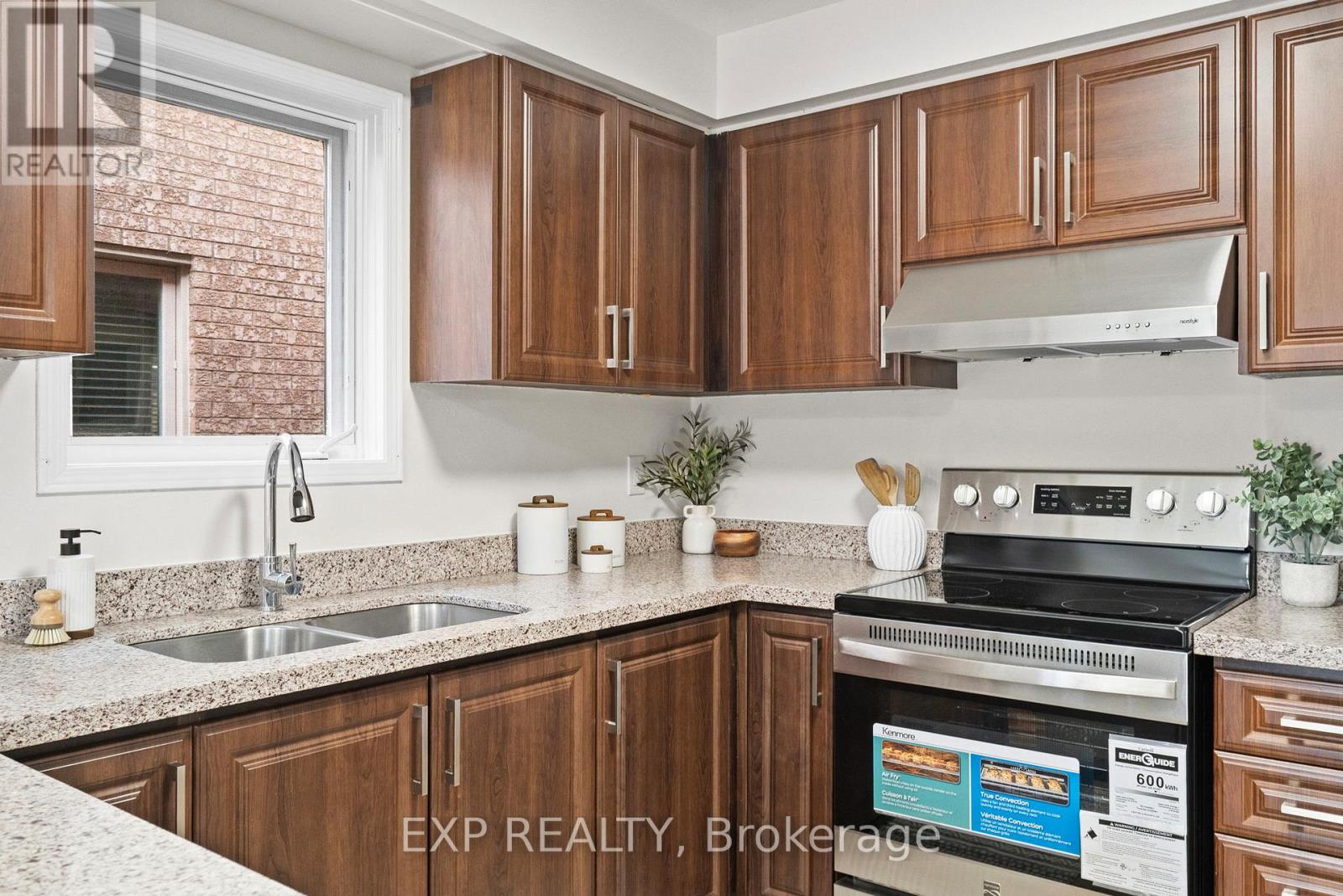 3365 Nutcracker Drive, Mississauga, Ontario  L5N 6E6 - Photo 6 - W12950804