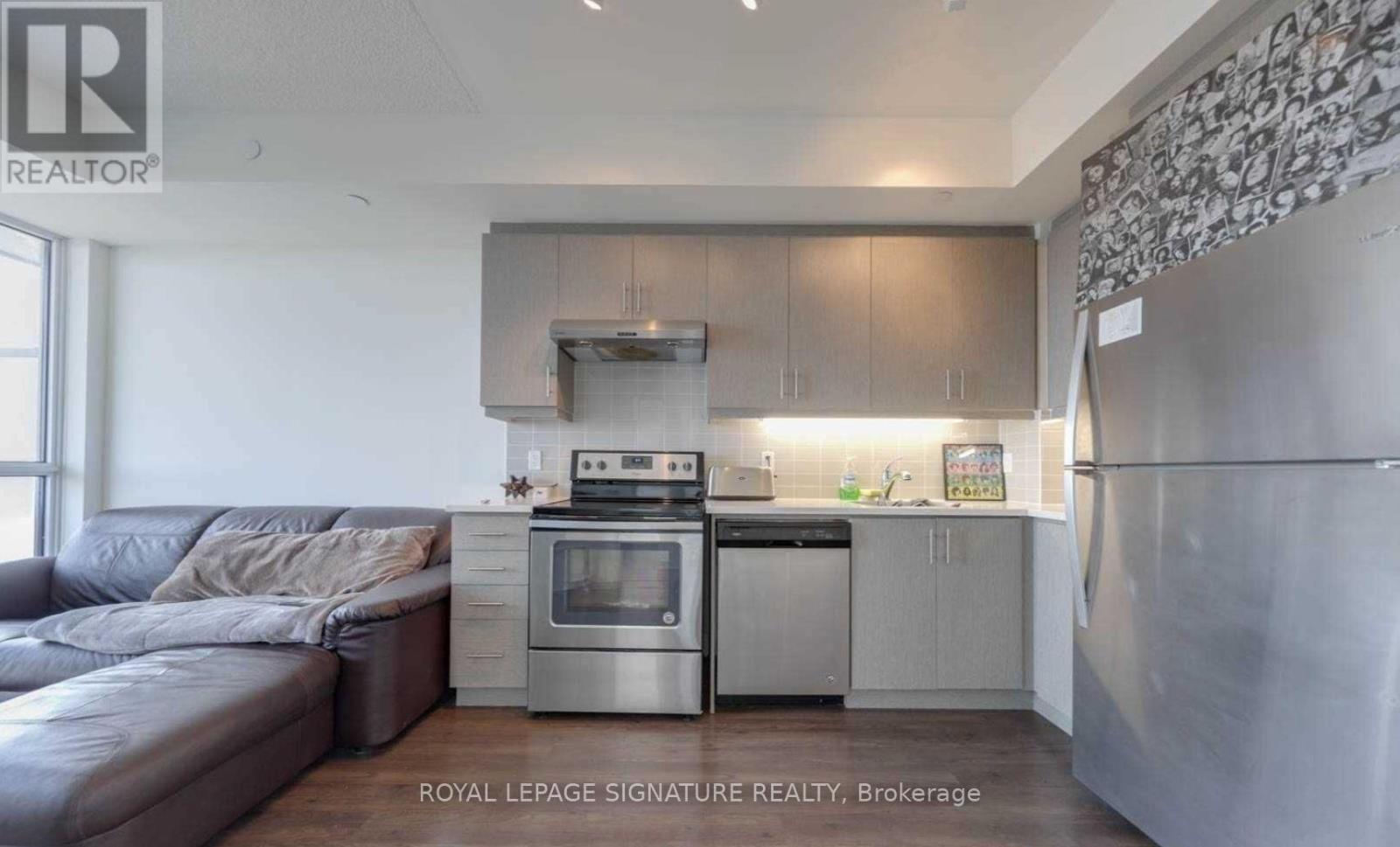 1407 - 17 Zorra Street, Toronto, Ontario  M8Z 4Z6 - Photo 2 - W12950826