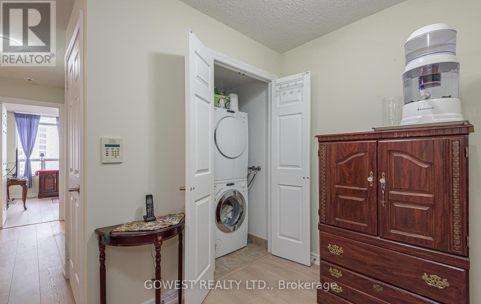 1610 - 310 Burnhamthorpe Road W, Mississauga, Ontario  L5B 4P9 - Photo 23 - W12950842